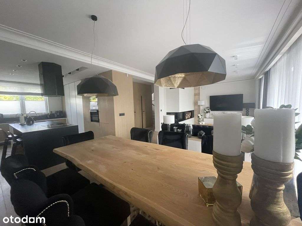 Nowoczesny dom z garażem, pompą ciepła i solarami-1