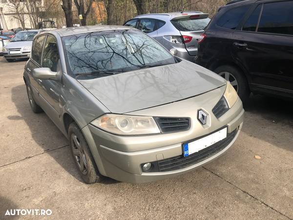 Dezmembrez Renault Megane 2 facelift 1.6 benzina 2007 - 4