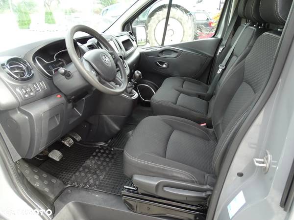 Opel VIVARO LONG BiTurbo - 9