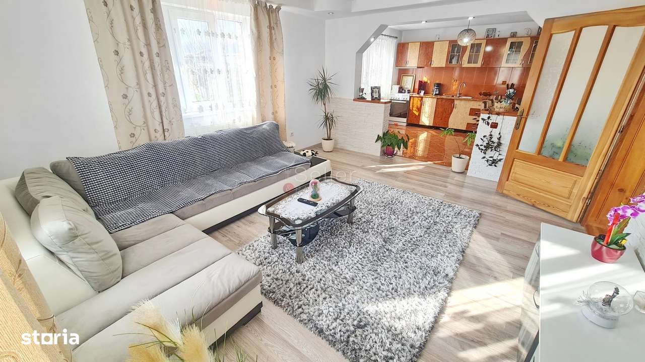 Vila cu Teren Generos - Imagine principală: 4/18