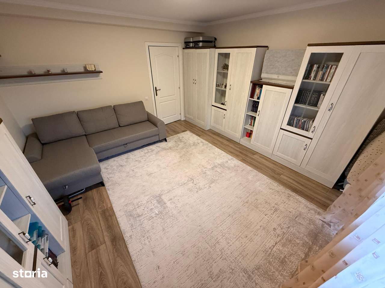 Victoriei zona Marul de Aur - Ap. 3 camere, et. I, mobilat si utilat - Imagine principală: 5/8