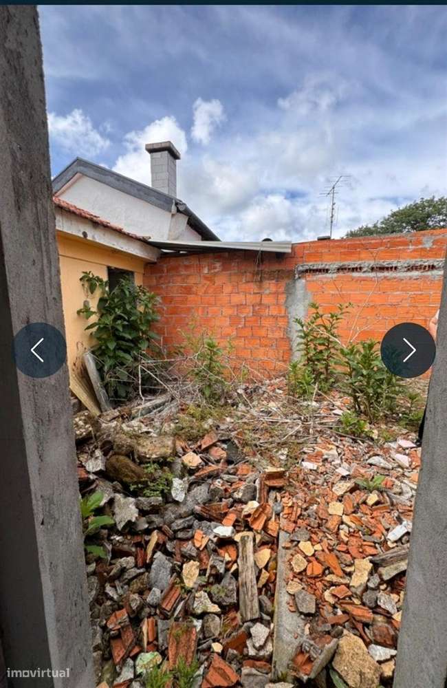 Prédio com 3 Habitações, Garagem e Terreno em Grijó-7