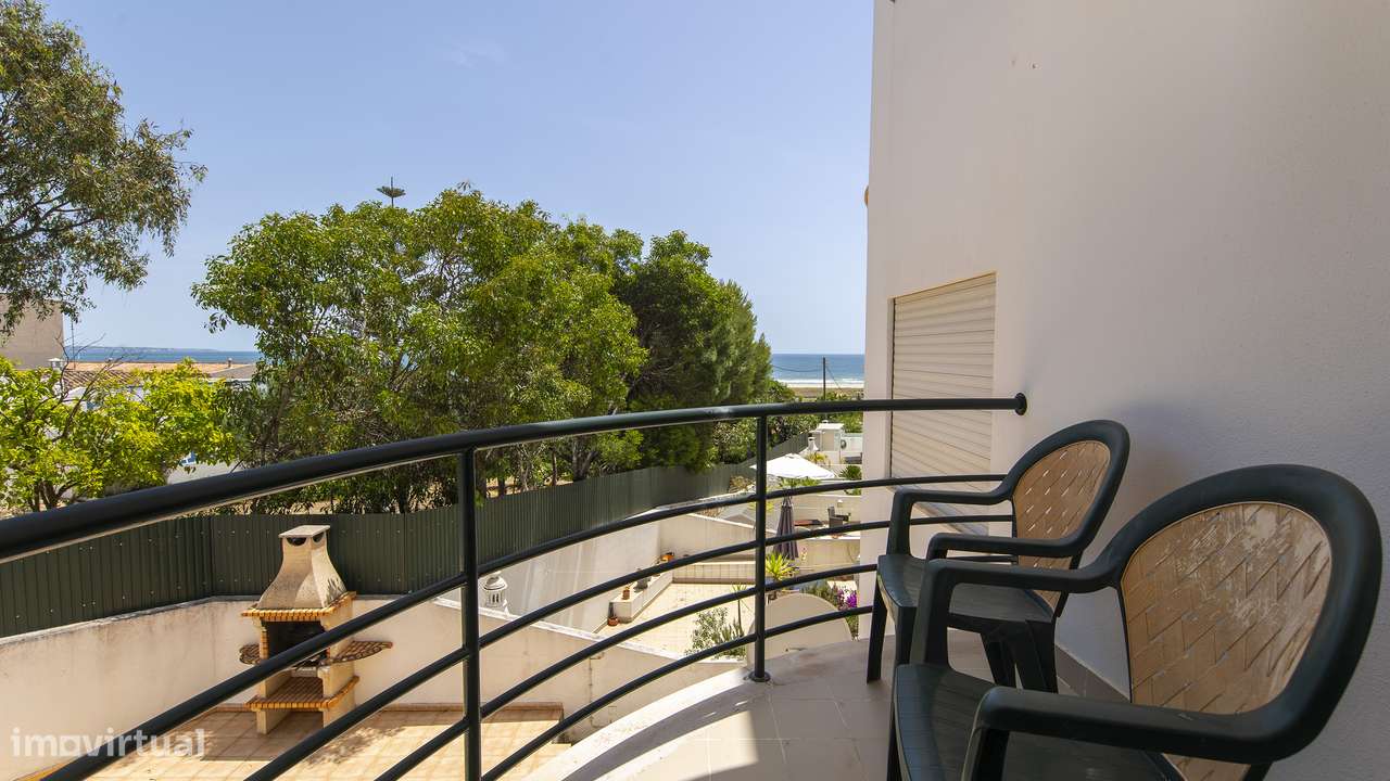 Exclusivo T2 com vista mar na Meia Praia-9