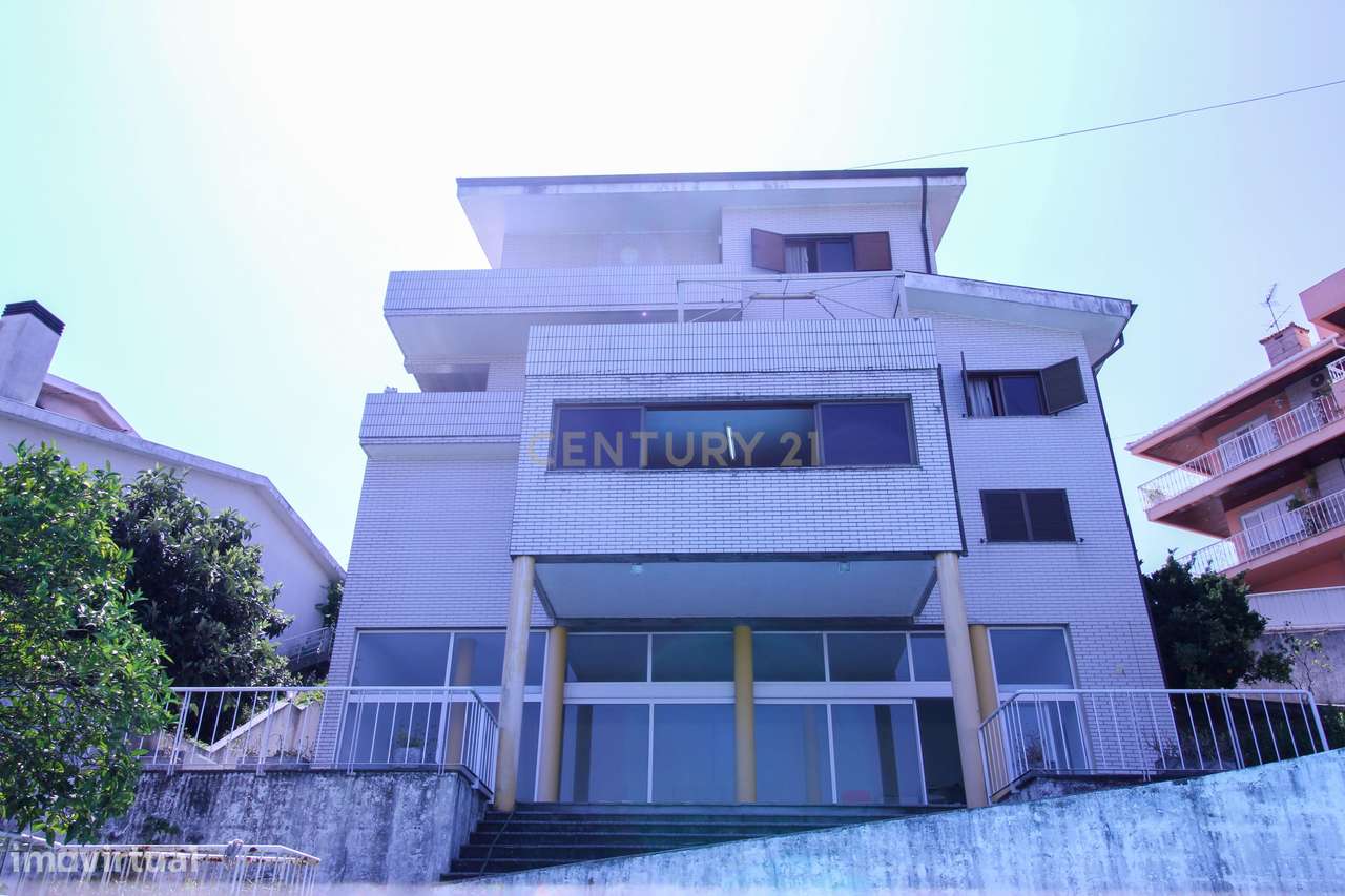 Moradia Individual Com Piscina Centro de Paredes. - Grande imagem: 3/33