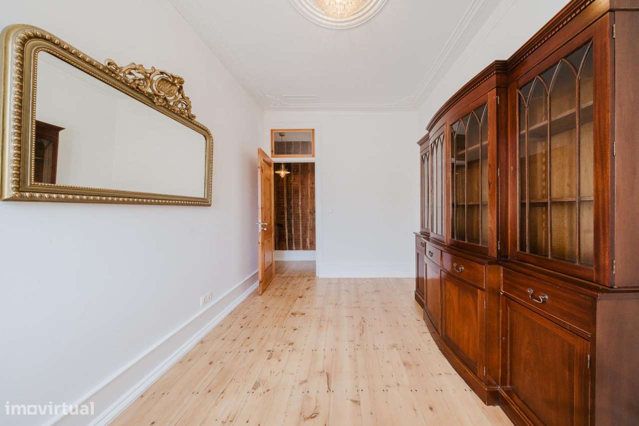 Apartamento T3 renovado junto à Avenida da Liberdade-16