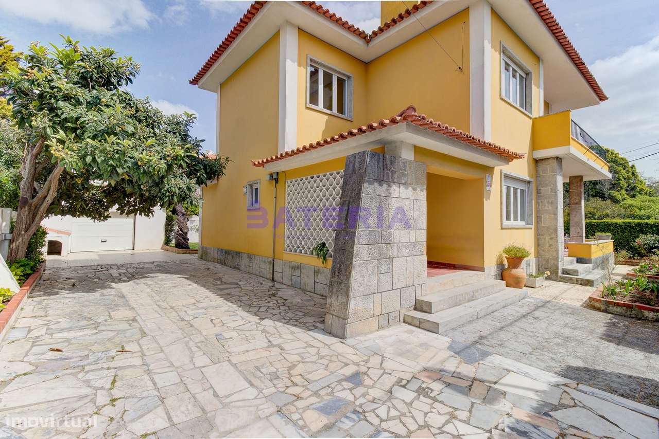 Moradia Independente T5 em Linda-a-Velha-32