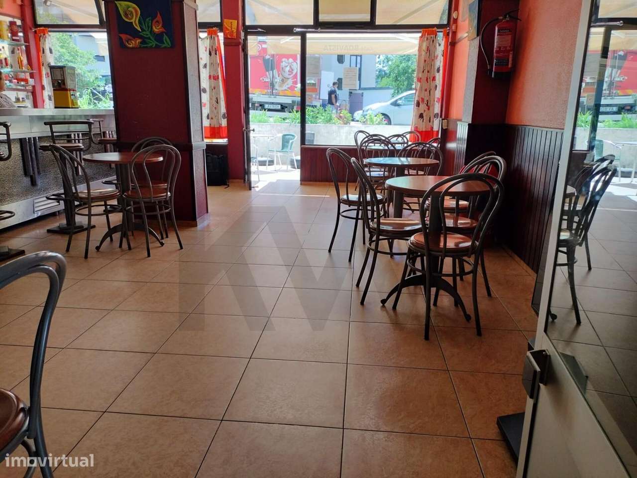 3 espaços comerciais junto ao Vale das Flores - Grande imagem: 3/9