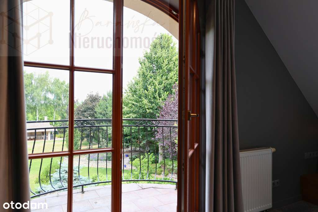 Wyjątkowy dom wolnostojącym z pięknym ogrodem-10