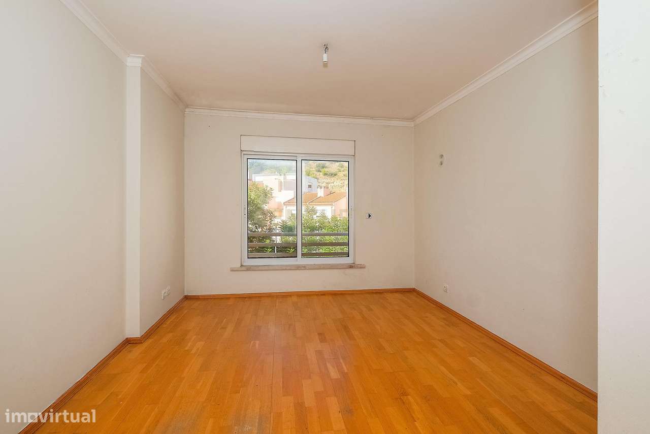 Apartamento T3 luminoso na Parede com varandas, garagem e arrecadação-6