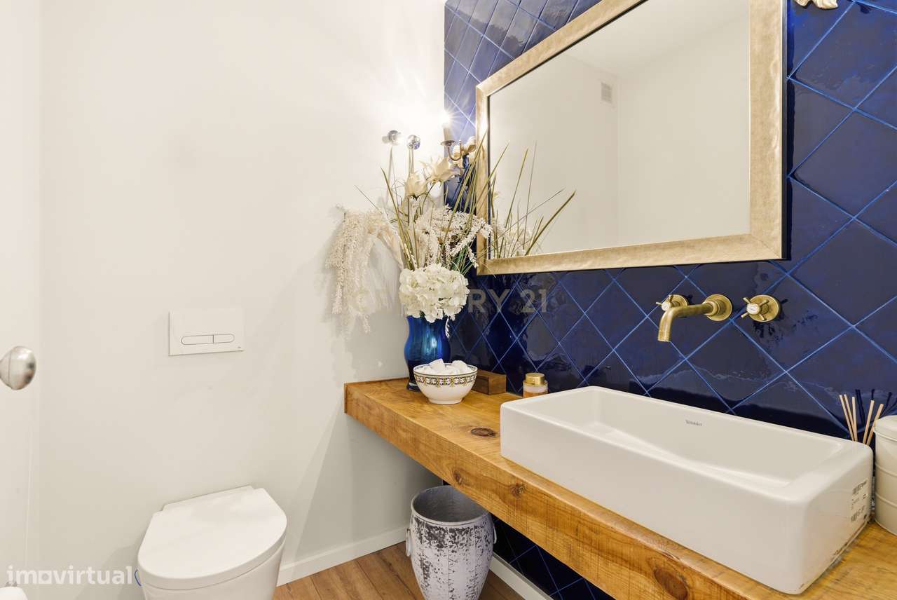 Quintinha T4 com edificação contemporânea no coração do Oeste, com ter-8