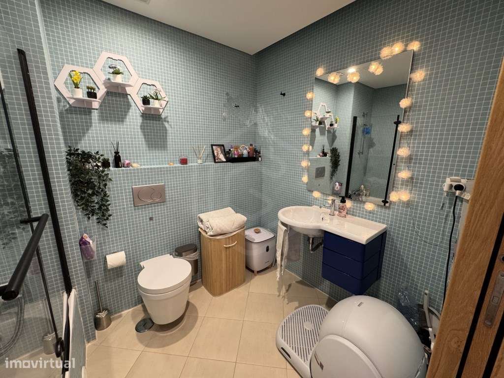 Apartamento T2 de arquitetura moderna inserido em condomínio com pi...-13
