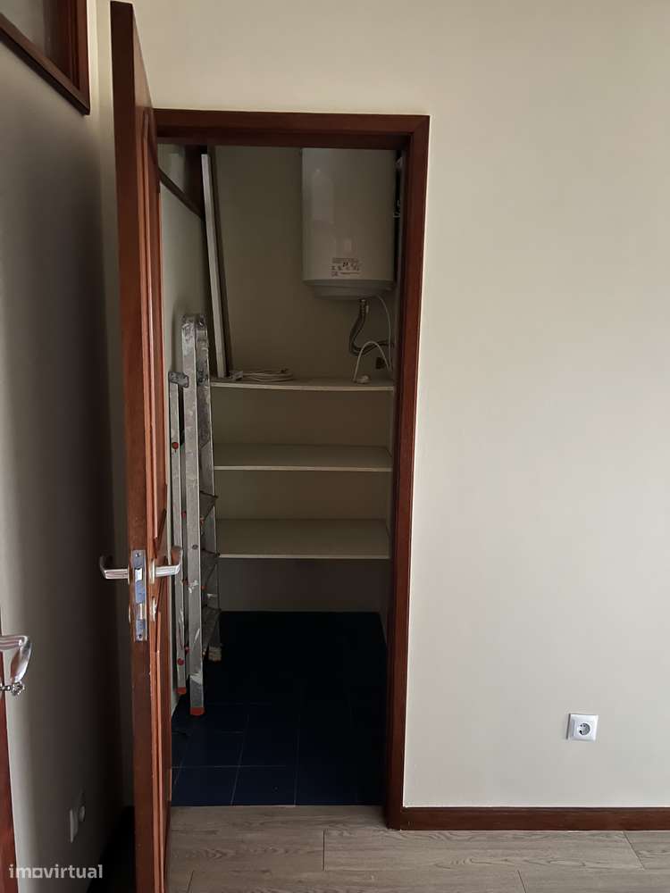 T1 c/Varanda-Campanhã-a 200m do Jardim do Corujeira - Grande imagem: 5/8