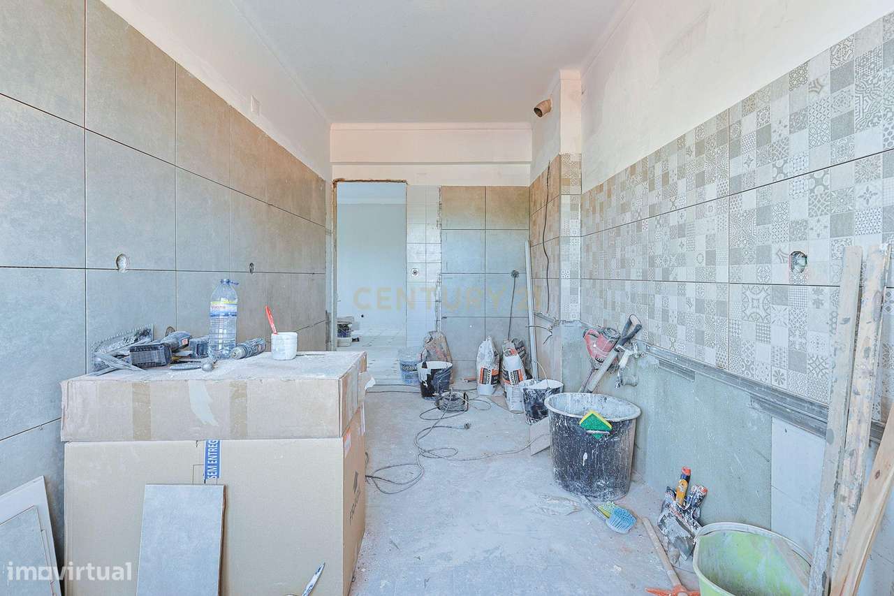 T3 totalmente remodelado em Vale de Milhaços, Corroios-2