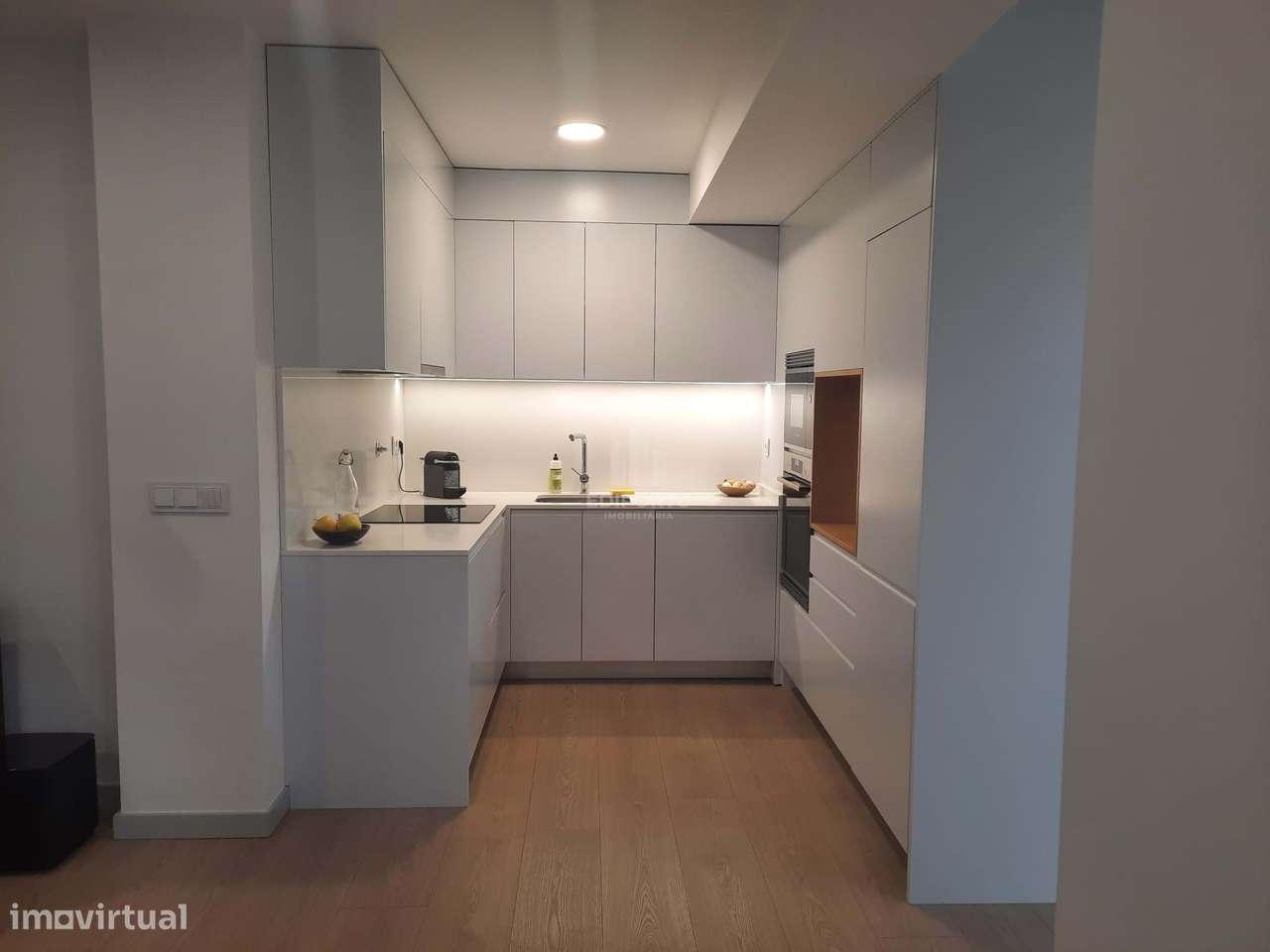 T2 COM GARAGEM E VARANDA   NO PORTO-13