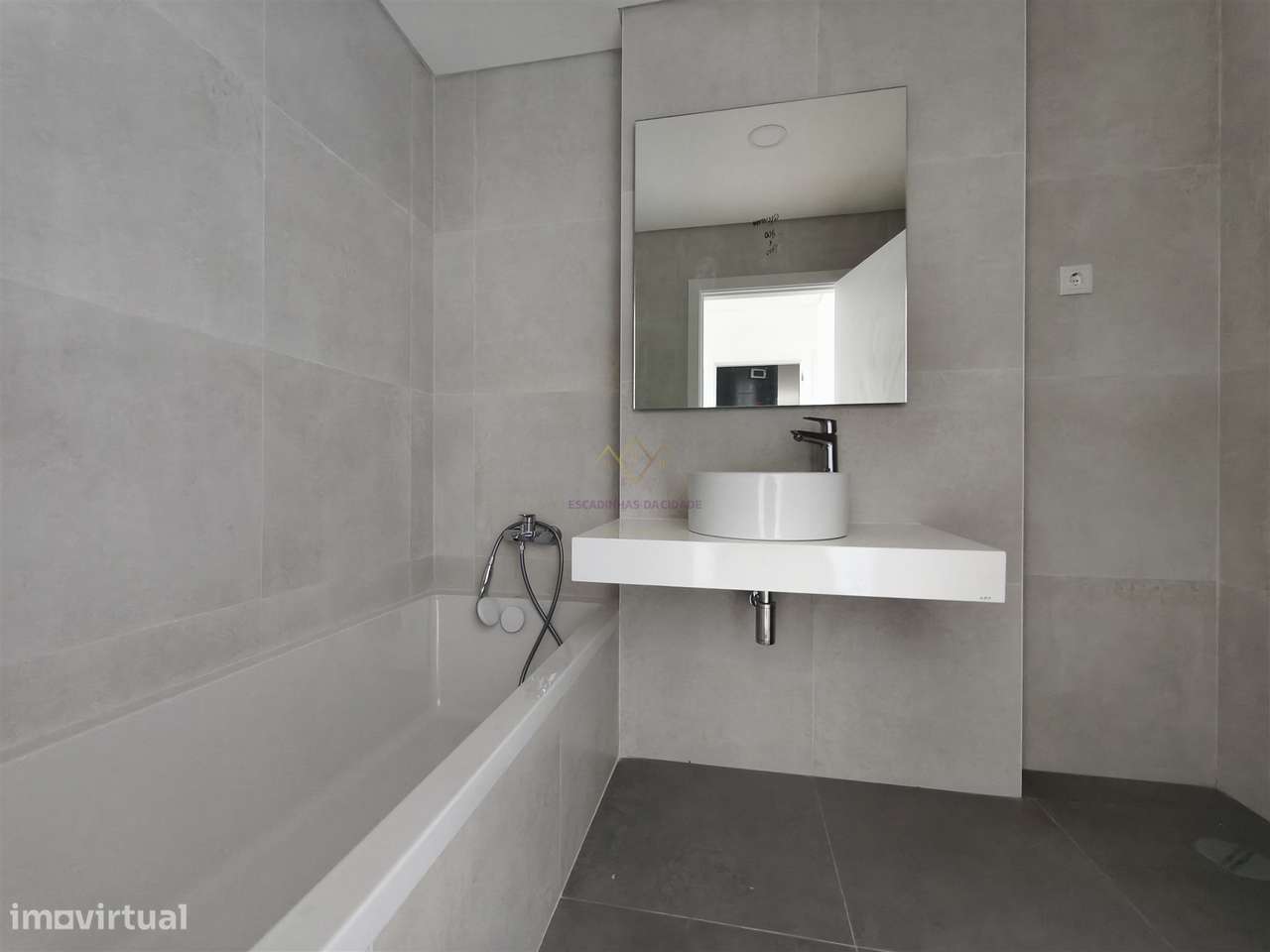 Penthouse T5 com varandas, 2 Garagens Box e Arrecadação, em Empreendim-29