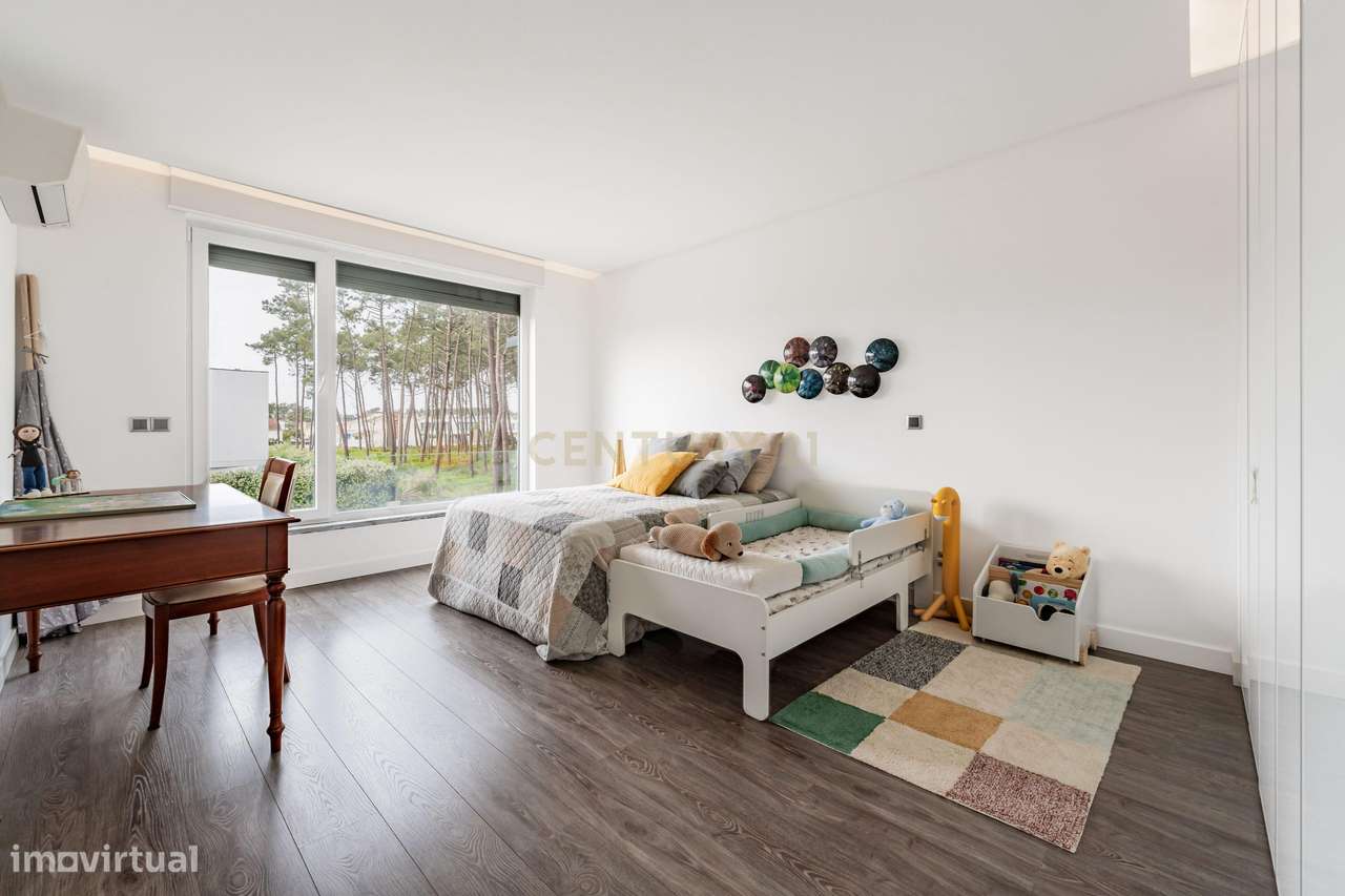 Moradia contemporânea na Aroeira | Luz natural, conforto e eficiência-43