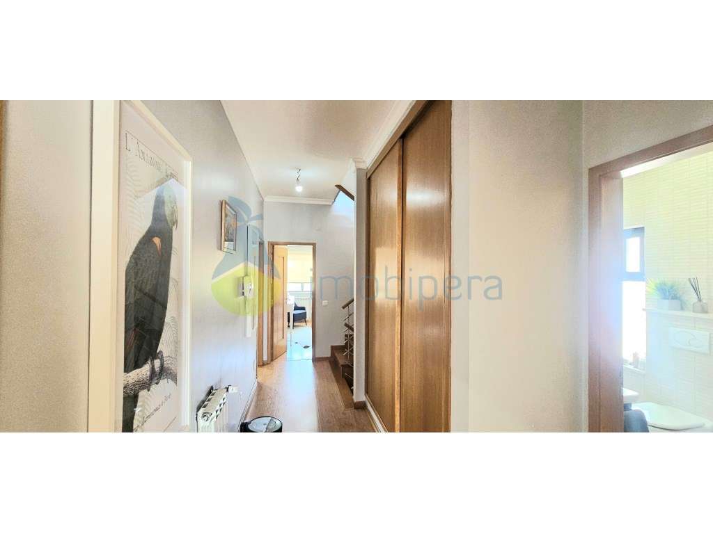 Moradia T4 com 260m2 de área e cave de 95m2, localizada no Monte da...-34