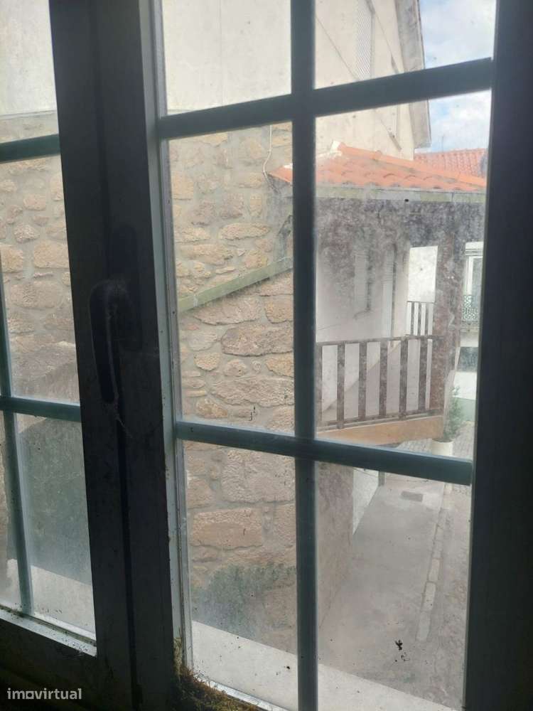 Moradia t4 , interior para recuperar- toda em pedra-2 gar. individuais-6