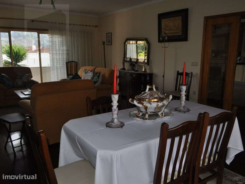 Moradia V4 em Candoso S.Santiago e Mascotelos-10