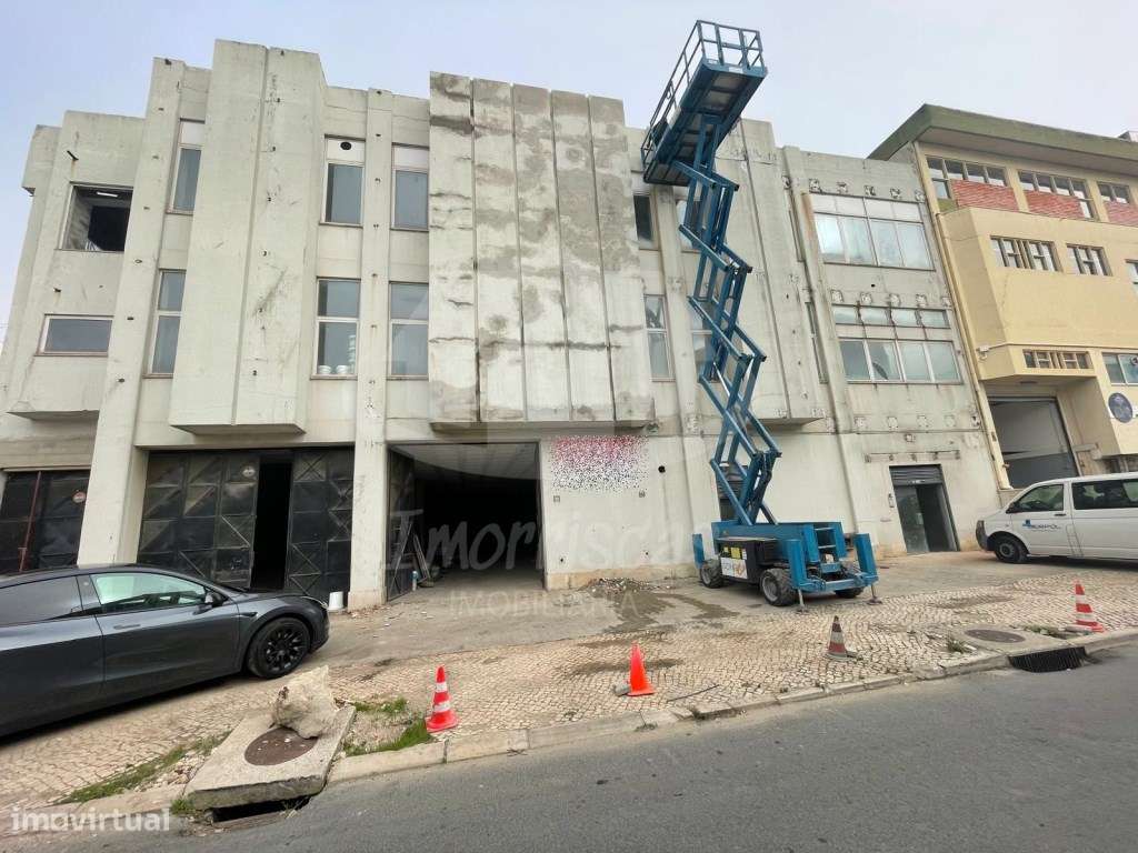 Armazém com 4.830 m², totalmente remodelado, localizado no Prior Velho - Grande imagem: 1/20