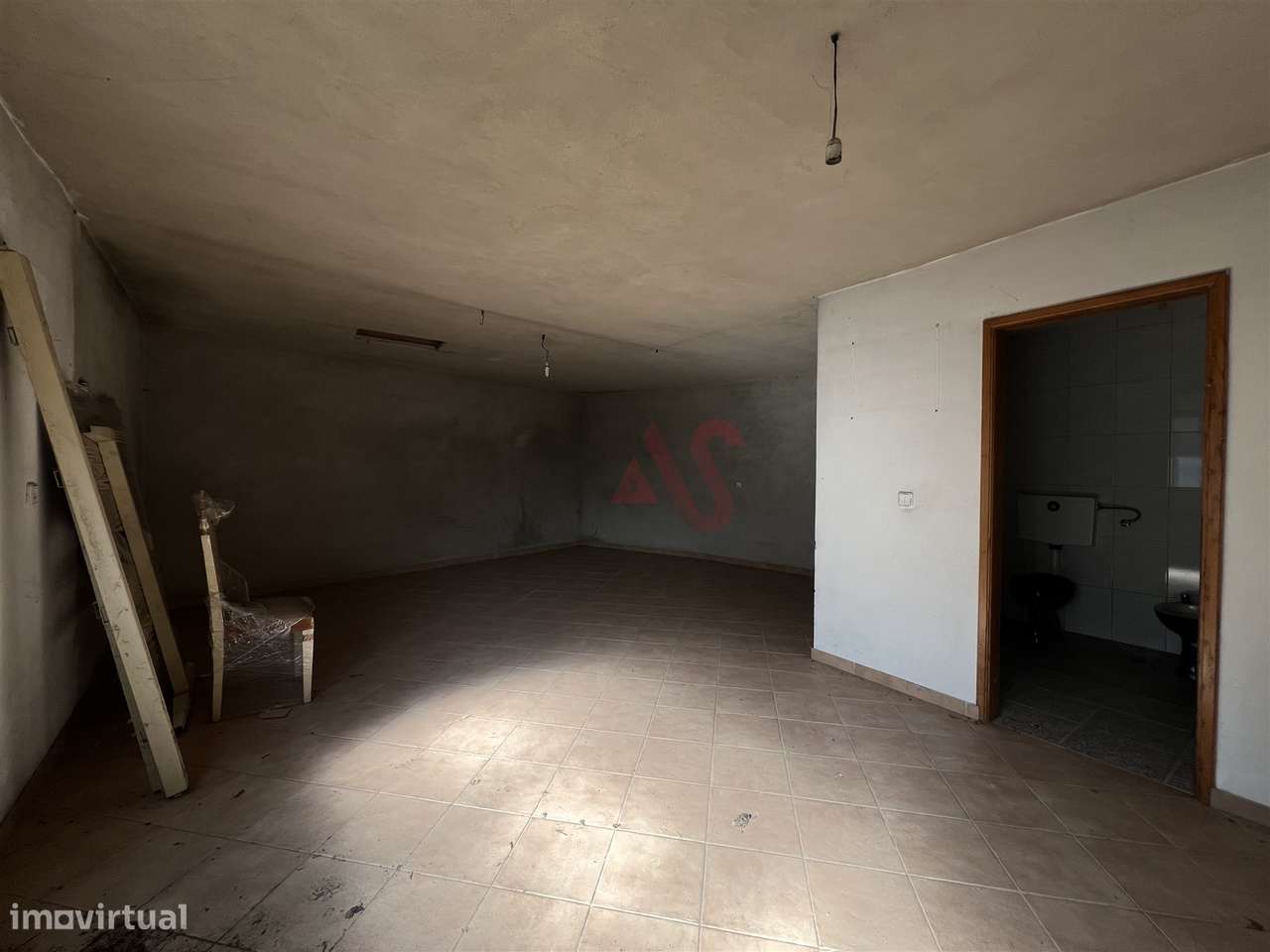 Moradias para Restauro com Terreno de 1.682 m² | Raimonda, Paços de Fe-12