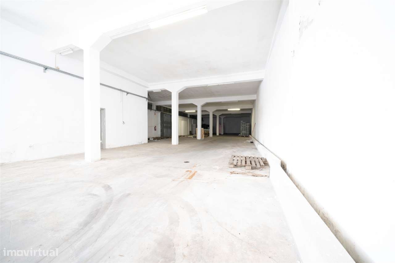 Armazém com 2737 m2 - Grande imagem: 4/12