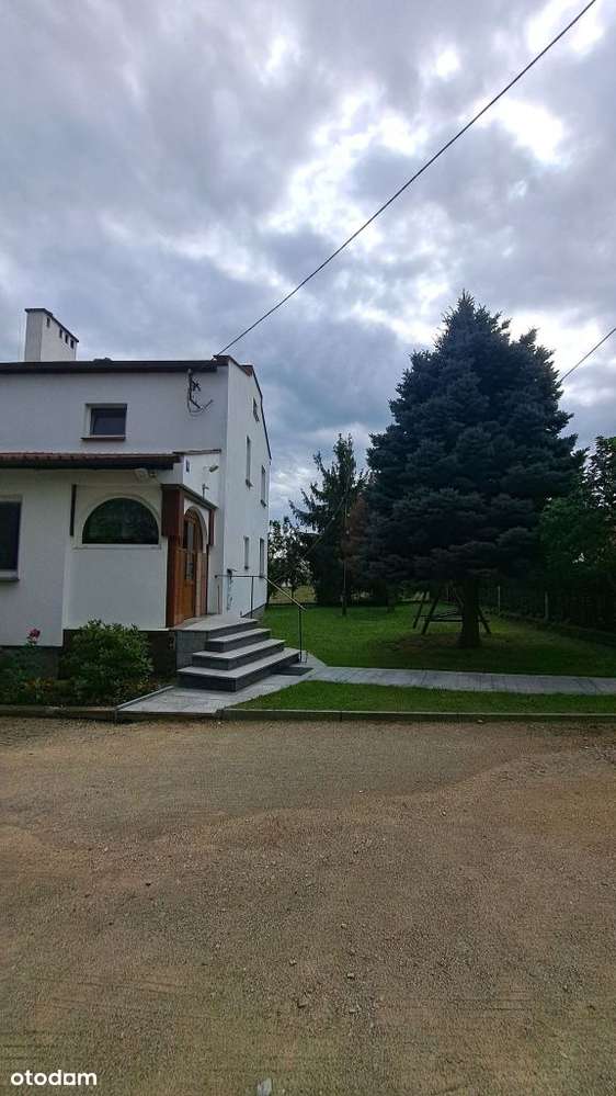 Do sprzedaży ładny, wolnostojący dom na dużej dzia-14