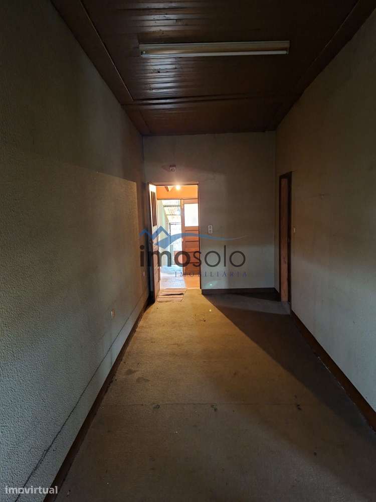 Moradia T2 com Oportunidade de Recuperação e Negócio Integrado-6