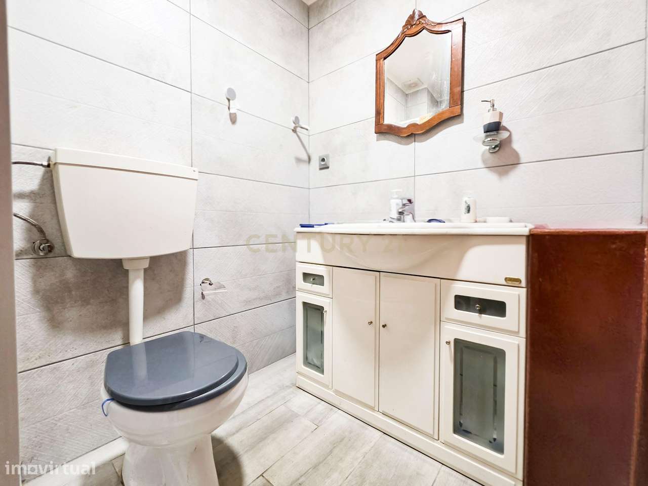Apartamento T1 com Varanda em Localização Central-8