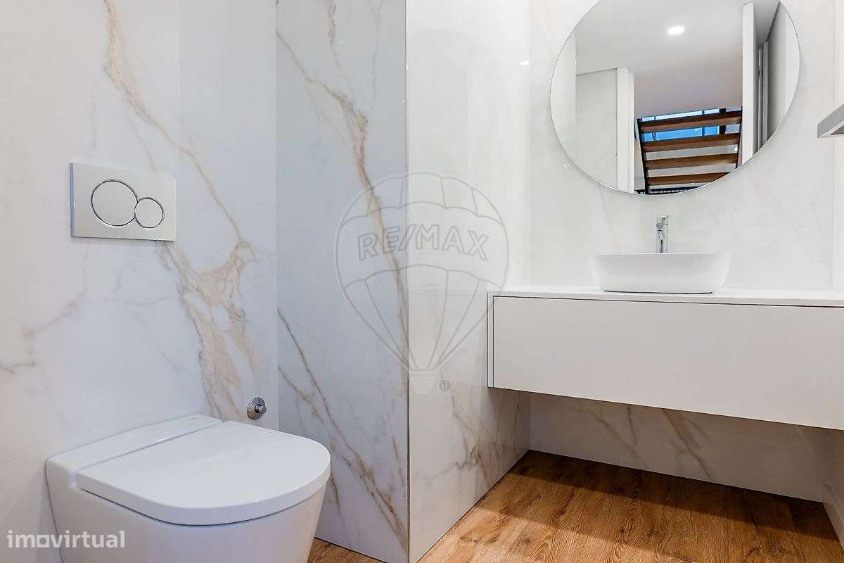 Moradia de Luxo T3+1 com Piscina Aquecida -300m da Praia em Matosinhos-9