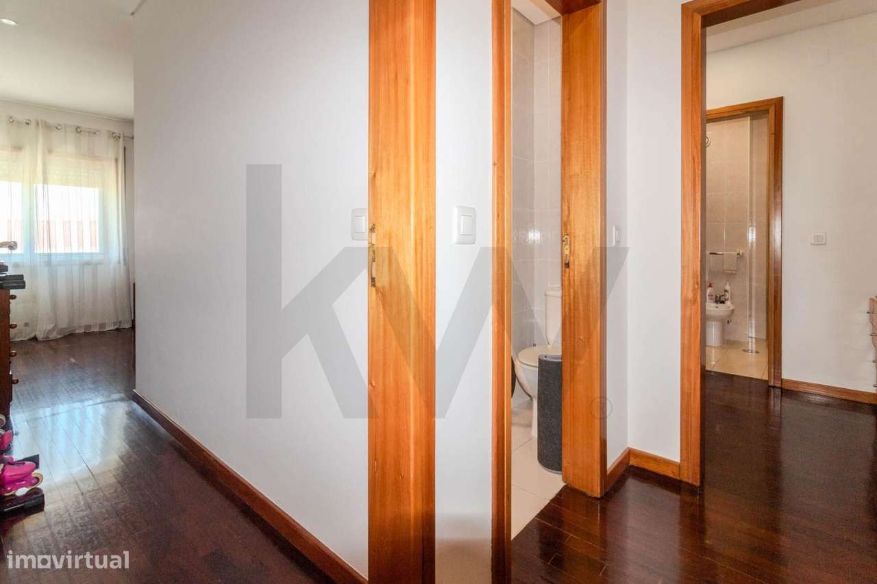 Apartamento T2 ao  centro de Rio Tinto, junto ao Metro, com garagem, e-6