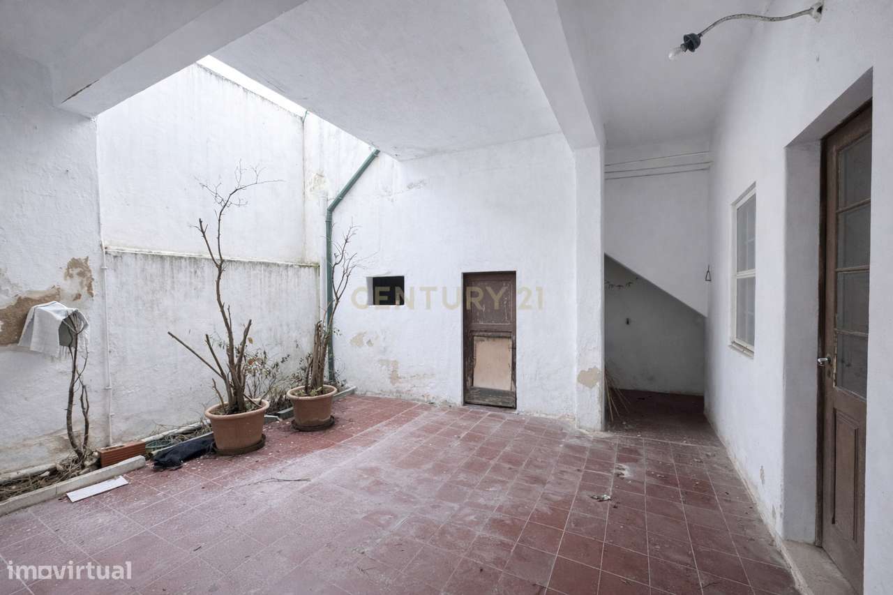 Loja com Excelentes Áreas para Arrendamento no Centro de Portimão. - Grande imagem: 5/7