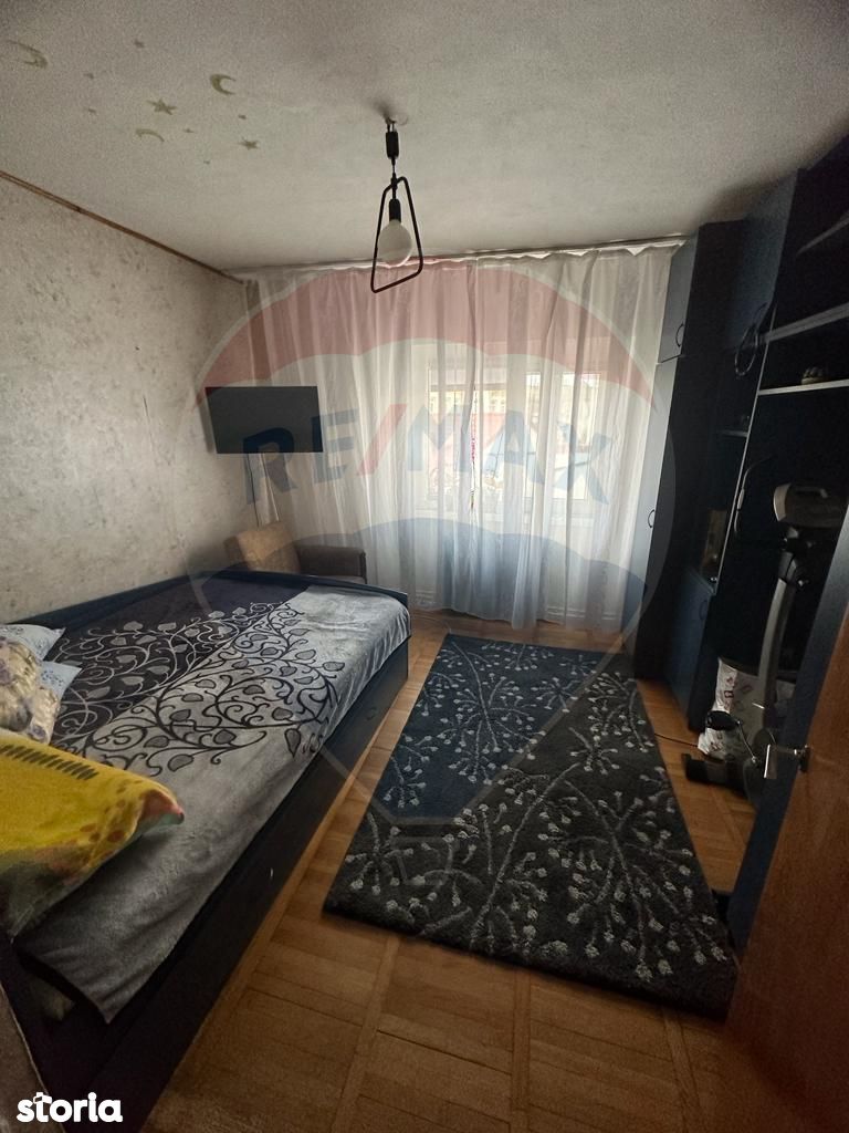 Apartament cu 4 camere de vânzare în zona George Enescu