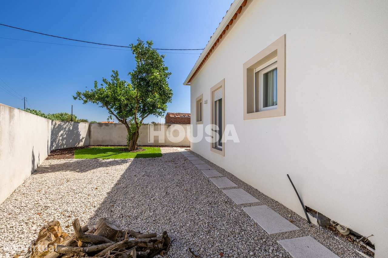 Moradia T4 térrea totalmente renovada na Gândara dos Olivais-33