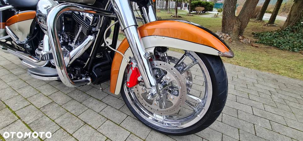 Harley-Davidson Touring Street Glide - 18