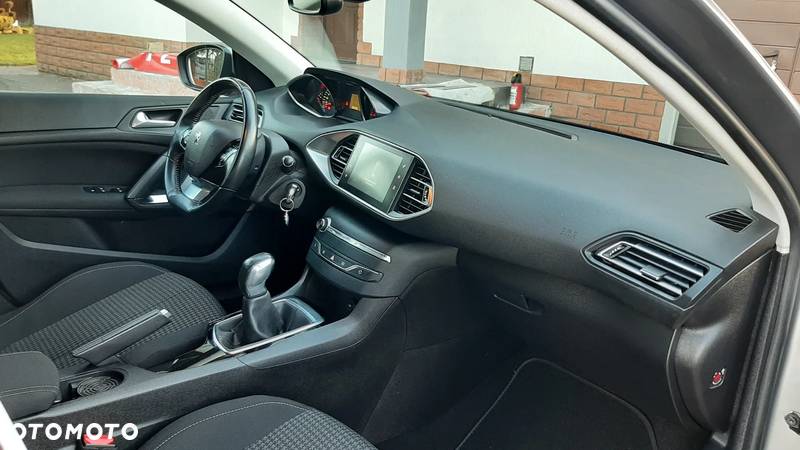 Peugeot 308 1.6 BlueHDi Style S&S - 15