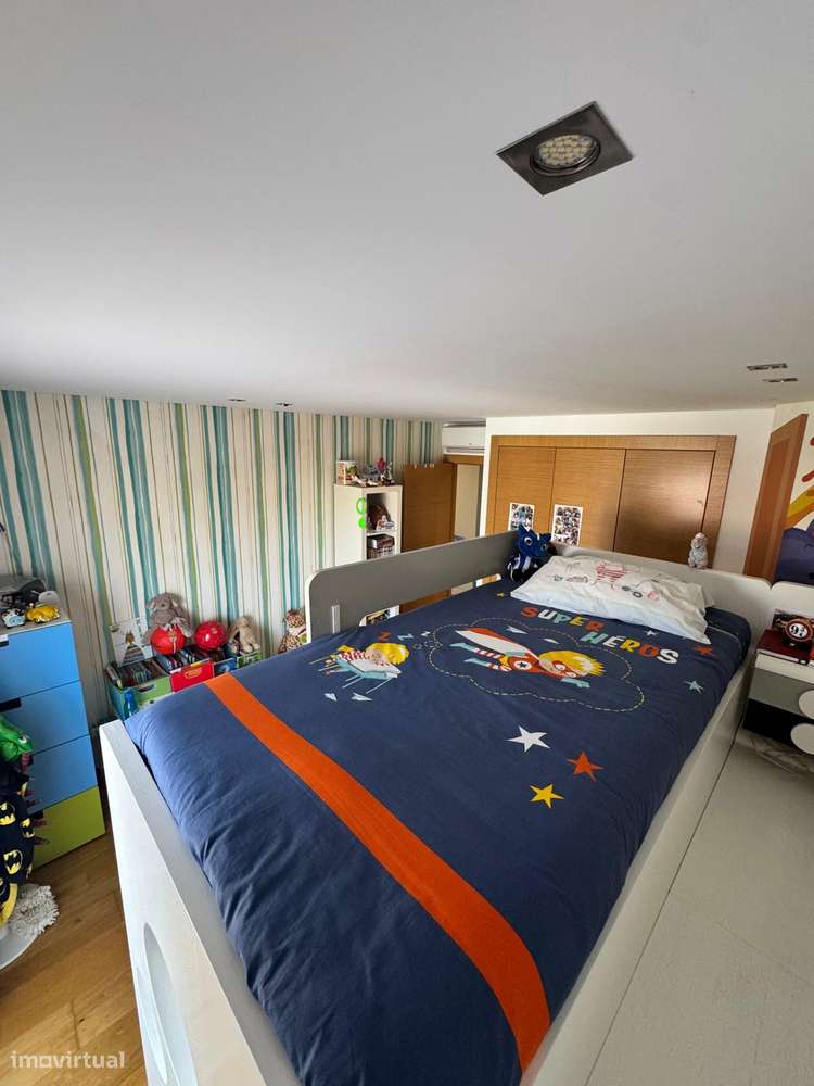 Apartamento duplex T4 com 3  garagens-19