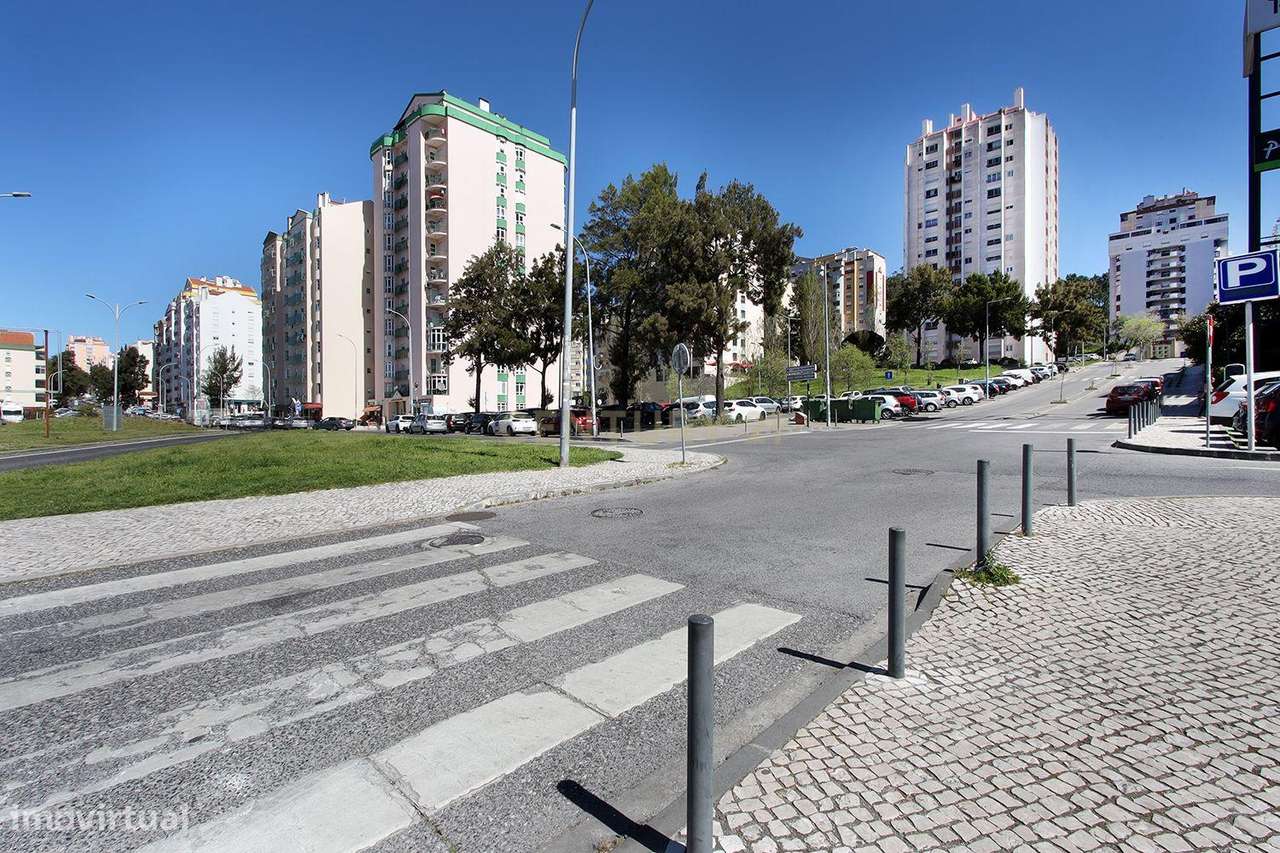 Apartamento T2 na Tapada das Mercês-17