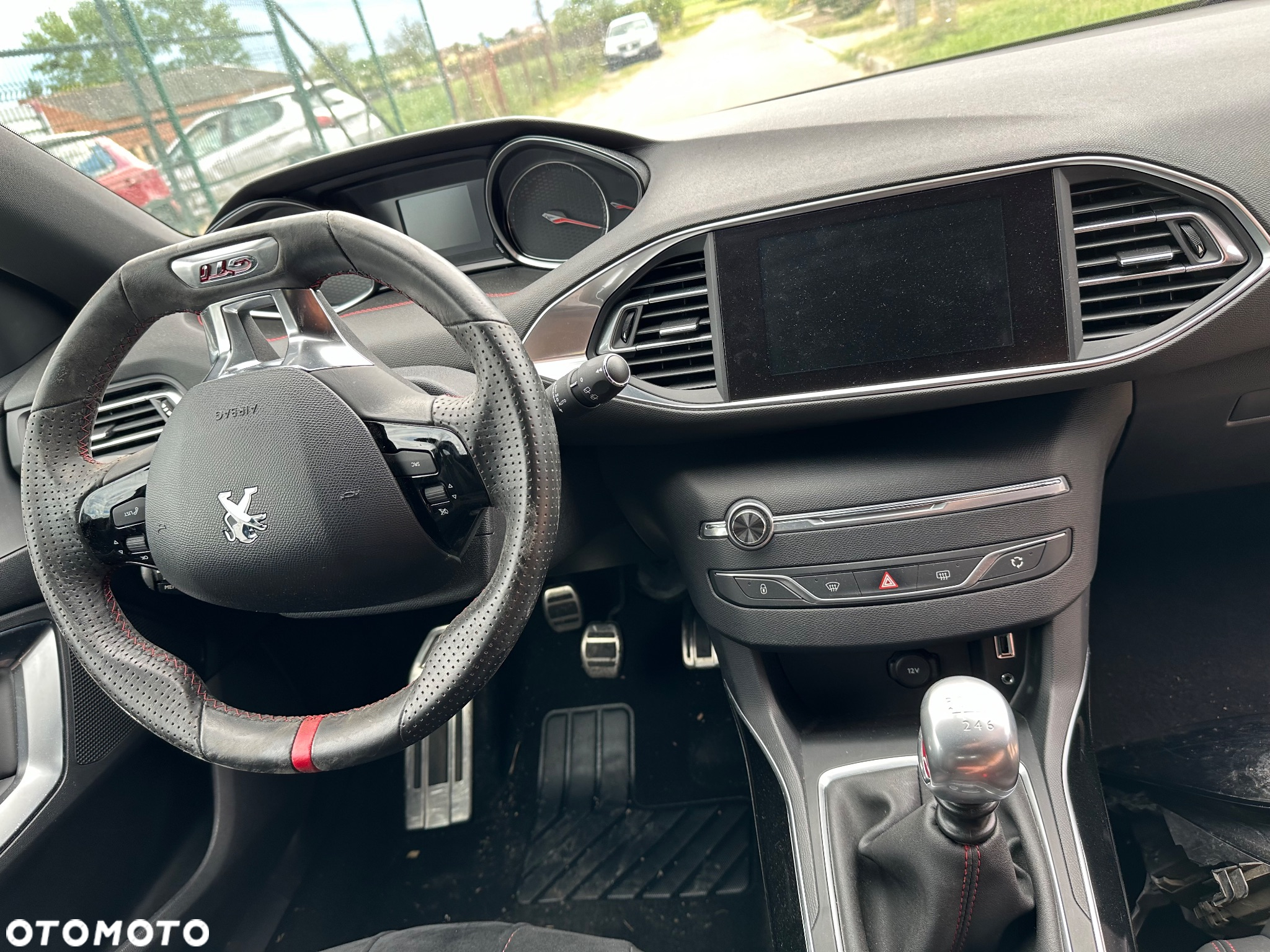 Peugeot 308 1.6 e-THP GTi by Sport S&S - 11