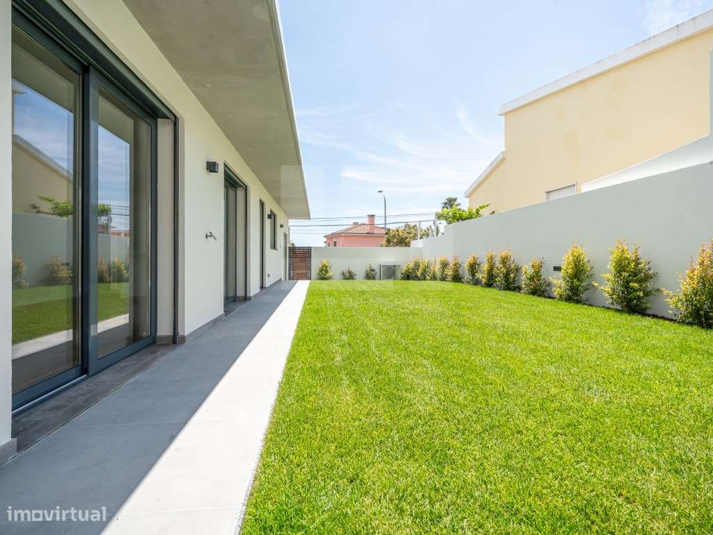 Moradia T4 unifamiliar, moderna, com piscina e estacionamento, Bice...-7