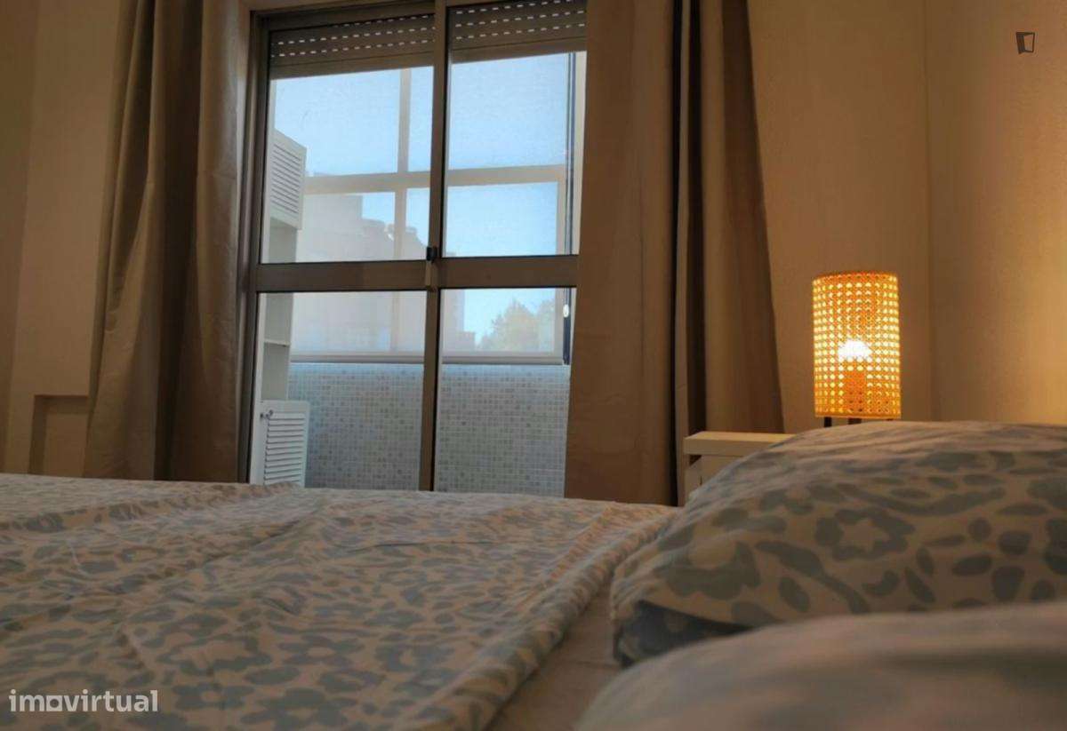 Quarto - localizado em Massarelos Porto - Grande imagem: 5/6