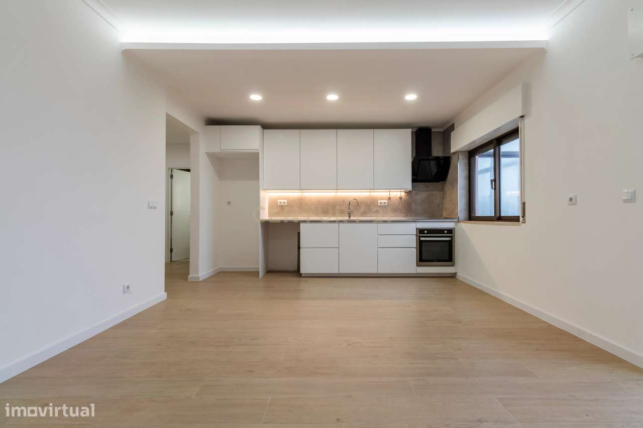 Apartamento T1 totalmente remodelado com 2 varandas,  Prédio com eleva - Grande imagem: 5/34