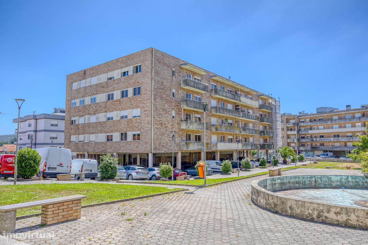 Apartamento T3 com varanda e Box fechada-29