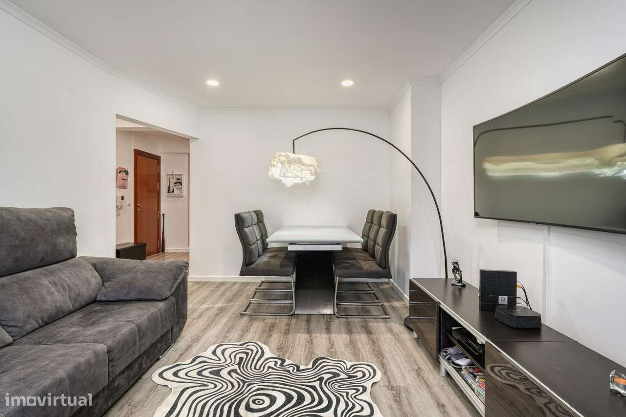 Apartamento T2+1 Totalmente Remodelado no Casal do Marco, Seixal-7