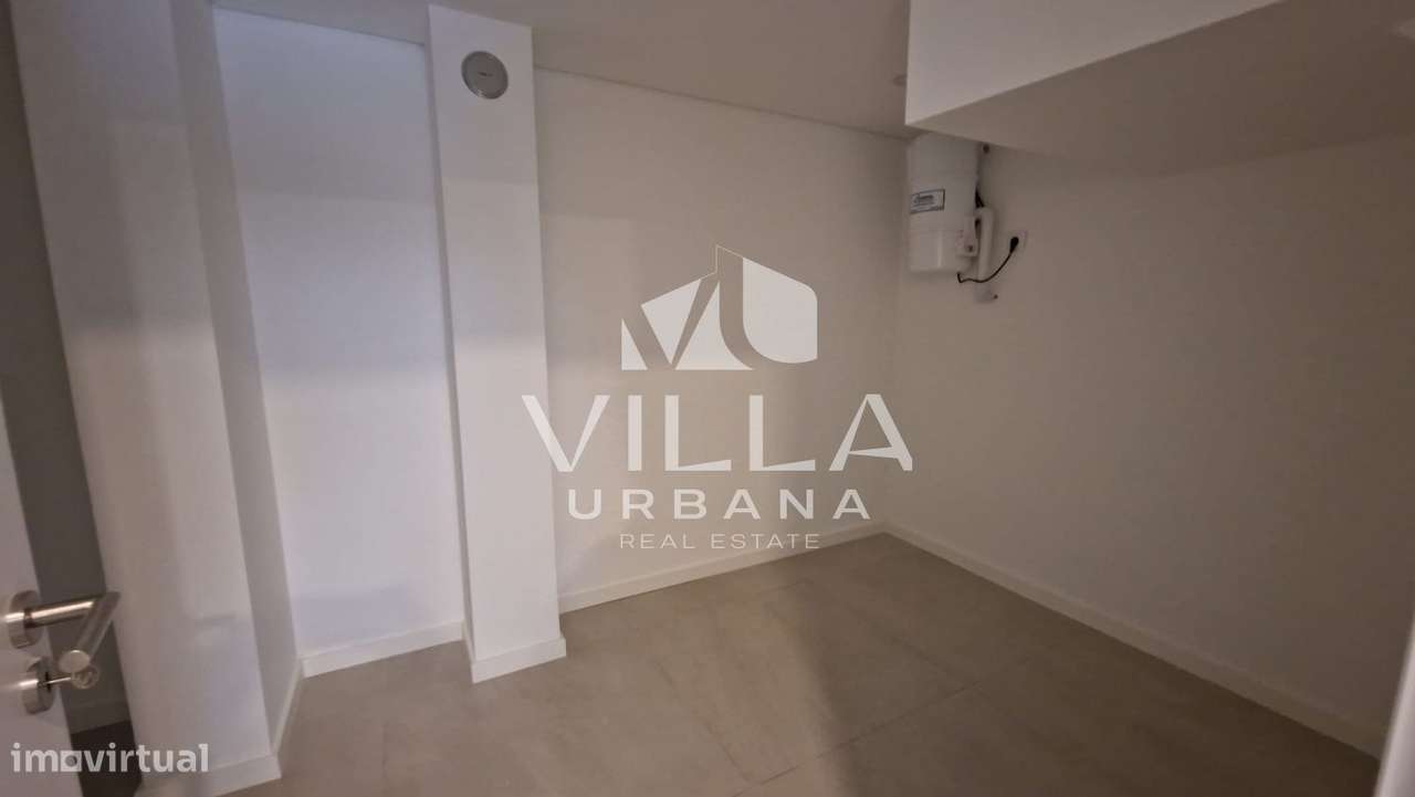 Moradia T3+1 no Centro da Charneca da Caparica-26