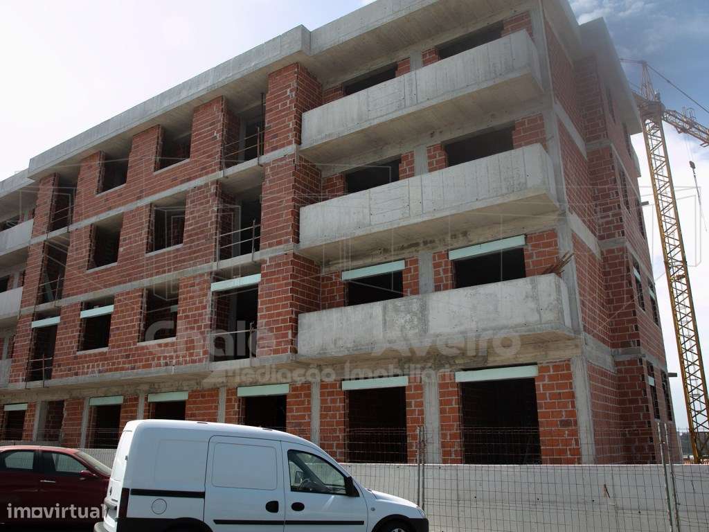 Apartamento T 3 com varanda e garagem-Oliveira Azemeis-3