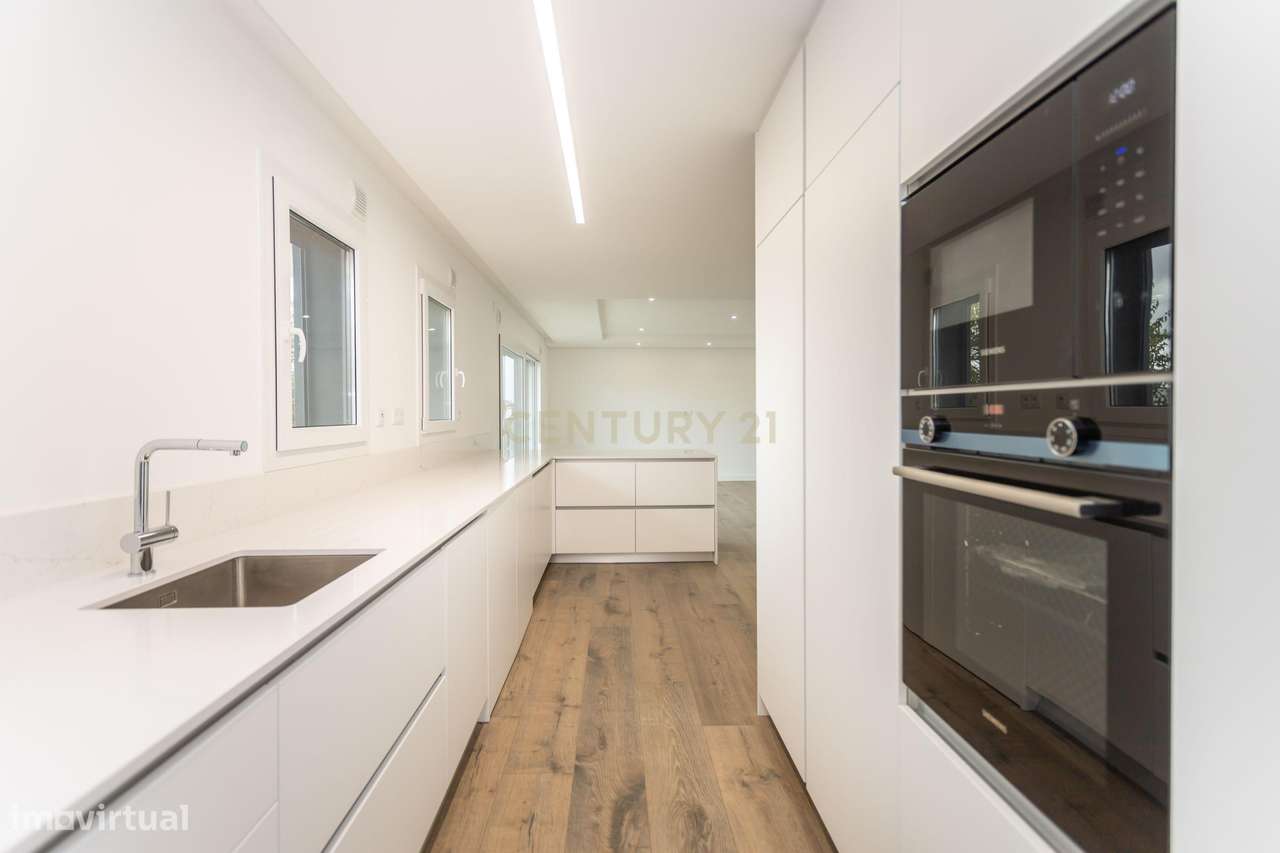 Dois Apartamentos Modernos (T3 + T2) na Qta. do Desembargador – Feijó-22