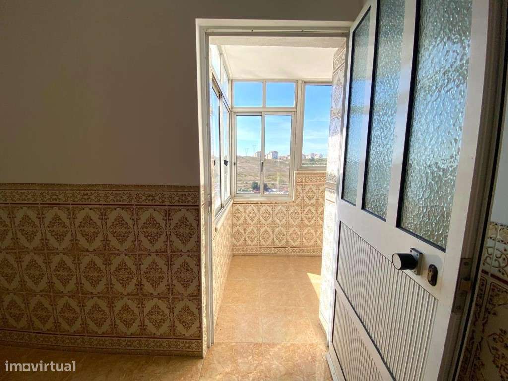 Apartamento T3 com Varanda em Monte Abraão - Uma Oportunidade para ...-10