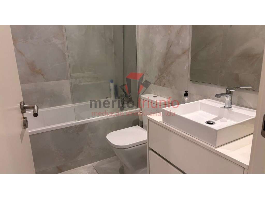 Excelente Apartamento c/ 3 Suites no Centro de Famalicão-31