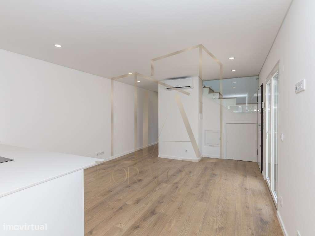 Moradia Geminada T3 com Suíte e Ótimo Espaço Exterior-6